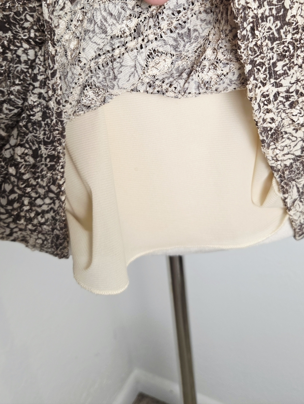 East 5th Brown & Cream Textured Blouse with Brown Trim Neckline, Size 1X - Picture 4 of 10